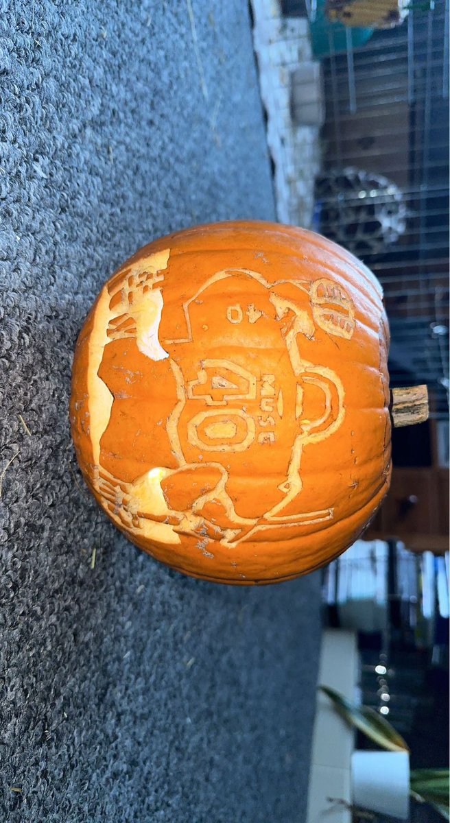 beccafisher5's tweet photo. #Clanpumpkin @ClanIHC My entry for pumpkin carving this year. Forever one of my favourite goalies💜 https://t.co/CtiTCozwOa