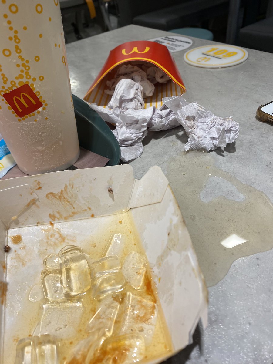Pov: invitas a tu amiga a una cita romántica a comer un mc <a href="/oopst_/">¿</a> #aesthetic #bestie