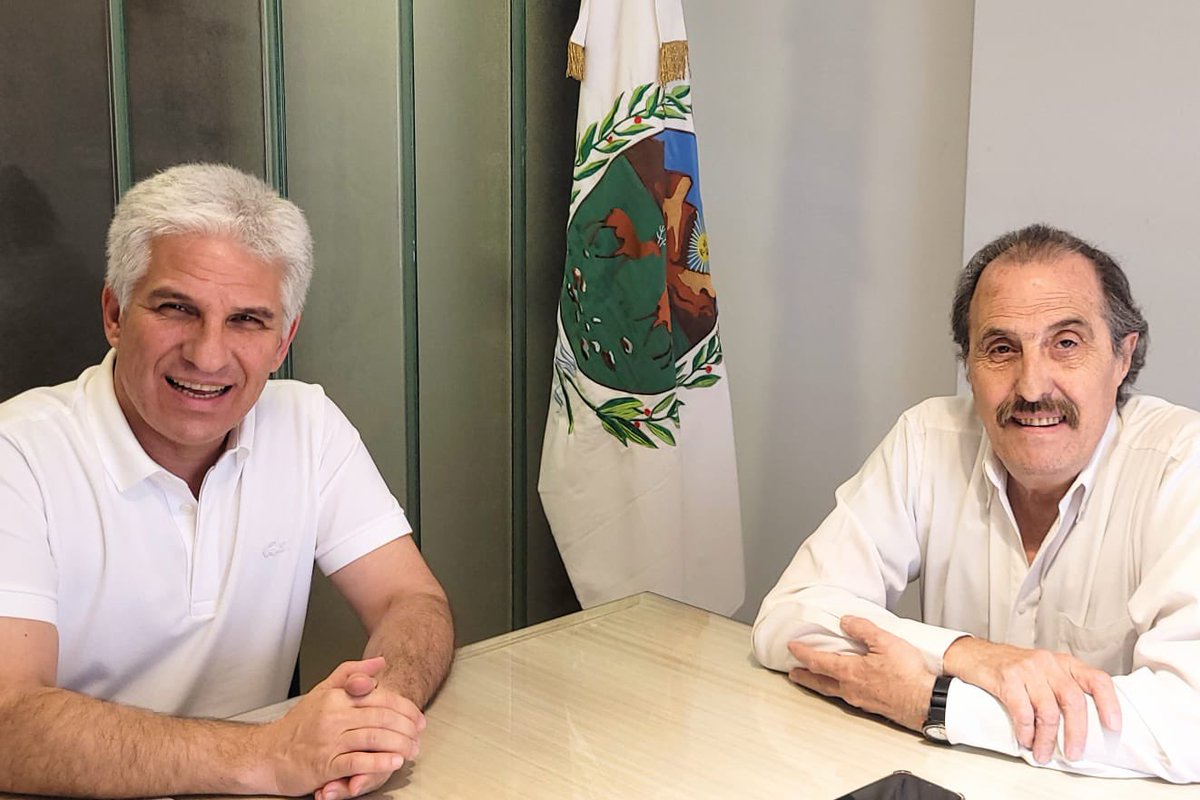 Compartiendo una reunión con Alberto Arancibia Rodríguez, quien me reemplazará en la Camara de Diputados de la Nación representando a la Pcia San Luis a partir de los próximos días. Nestor Ordóñez integrará el gabinete provincial. Éxitos Alberto !!