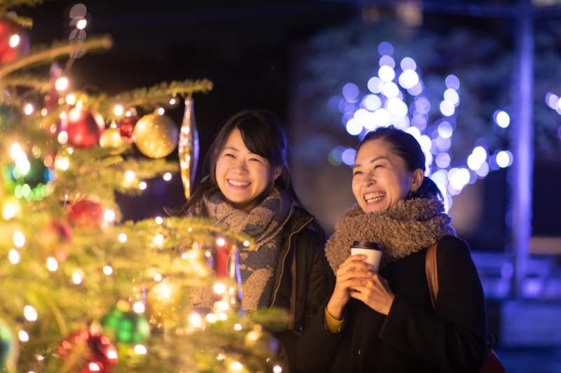 Here come the holidays! NC, make a plan to go to the #Carolina #Holiday Light Spectacular! "Over a million #Christmas lights along a half-mile walking trail. Located in Ballantyne's Backyard, December 8th - 30th!"

buff.ly/3Q0dRVW
#FeaturedEvent #Charlotte