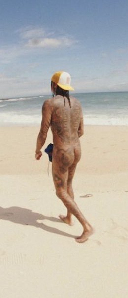 4 pic. Tyga showing his tatted up booty cheeks #gay #bi #booty #feet #feet_lover #feetpic #FOOTFETİSH https://t.co/i9R1Puc2zz