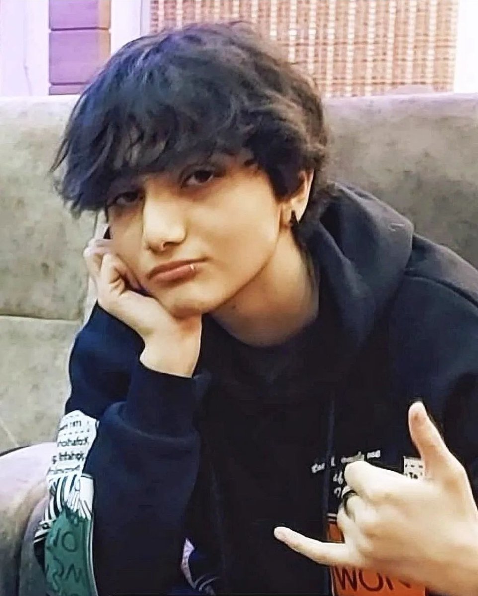 espectrocinza's tweet image. ARMINA GARAVAND foi morta pela polícia da moralidade iraniana. Felizmente em nenhum país  vigora o matriarcado em q homens são sistematicamente ameaçados e mortos por viverem como querem(exceto LGBTs). Mas ele ainda existe em vários lugares e é no Irã q ele possui uma polícia.