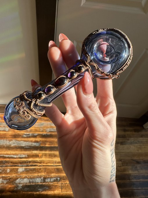 Thank you to the lover boy who bought me this 😊 It&rsquo;s beautiful!! @Ky_sHandDesigns 👸 https://t.co/KD3