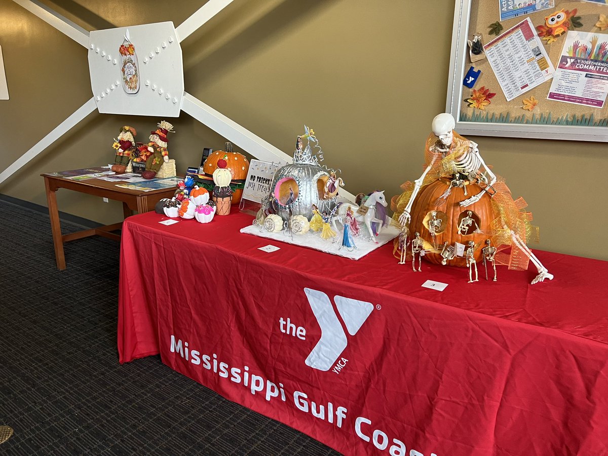 msgcymca's tweet photo. The Y department pumpkin carving contest is now in full swing. The display is located in the front lobby across from the member services desk. Members can vote on their favorite and the winning department receives a nice prize. Check it out.#ystories #ymcastories https://t.co/5acXTrdXBX