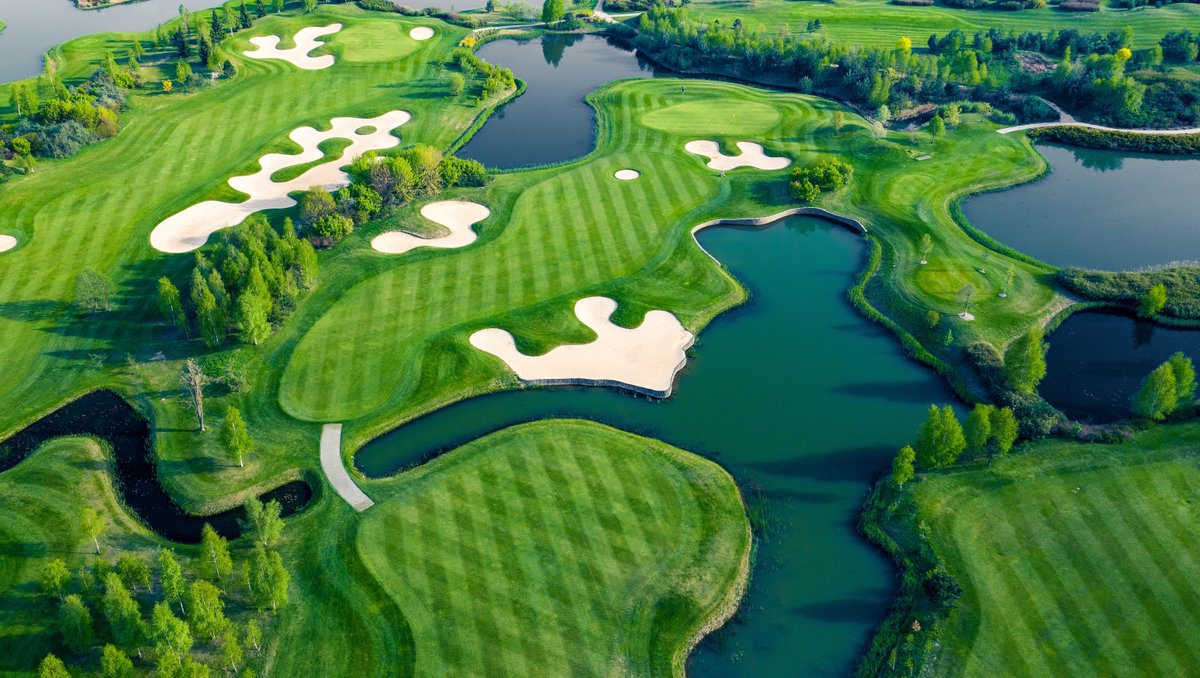 MyStart_com's tweet image. Discover the hidden gems among the most stunning golf courses worldwide. 🏌️‍♀️ Ready to tee off on an unforgettable virtual journey? Click the link ⛳ l8r.it/VX6U ! 📲 #ExploreTheWeb