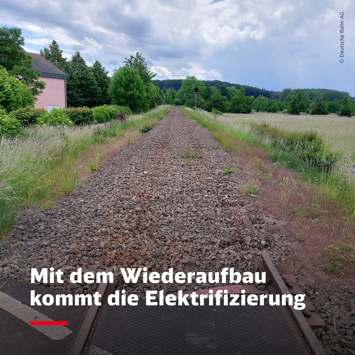 Gemeinsam mit Bund und Land elektrifizieren wir 3 Strecken in #NRW, die durch das Hochwasser verwüstet wurden. Dort können dann künftig #Elektrozüge statt Dieselfahrzeuge fahren und Ihr seid umweltfreundlicher, leiser, und verlässlicher unterwegs. Mehr: deutschebahn.com/de/presse/pres…