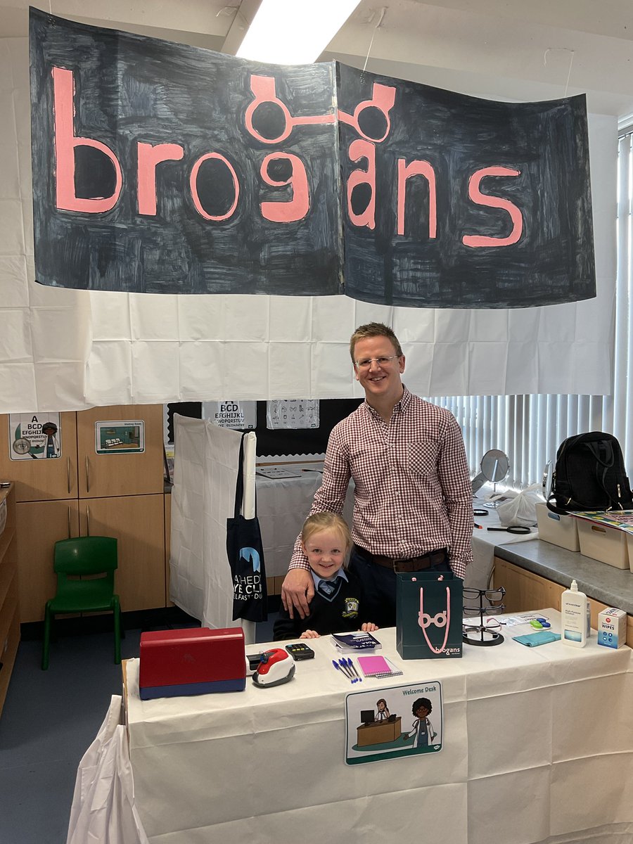 P3 had a special visitor today. As part of their topic on ‘Our 5 Senses’ Daisy’s dad came to talk to them about how their eyes work and visiting the Optician. The children really enjoyed it. Thank you Mr Jess! #our5senses #connectedlearning #community #brogansopticians