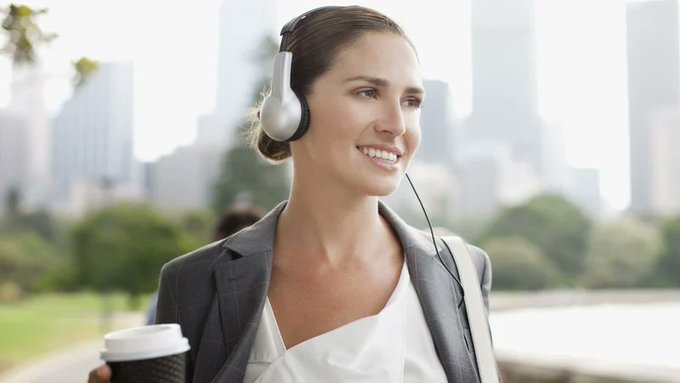 How listening to music at lunch increases afternoon productivity UL's Avery Torres, Hilary Moss and Deirdre O'Shea write for RTE Brainstorm that 15 minutes of music listening at lunchtime may increase employees' work engagement in the afternoon. rte.ie/brainstorm/202…