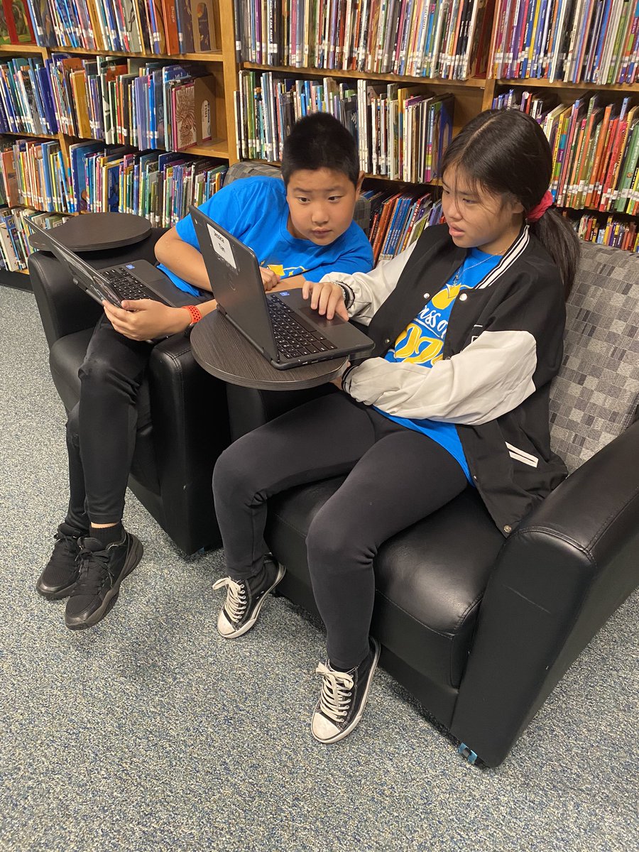 MsCelicsClass's tweet photo. Research partners in the library learn more about threats to our Earth’s spheres with the help of @librarian_melia https://t.co/JYOraOQbVz
