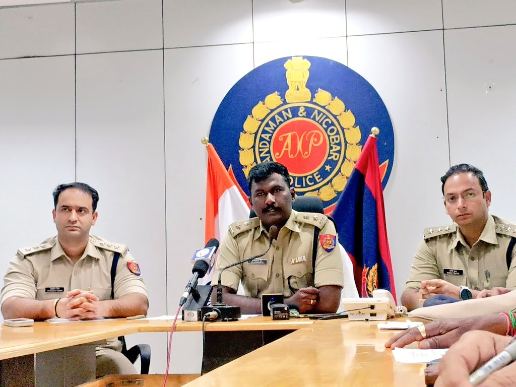 South Andaman Police arrested cheap flight ticket fraudster 'Shafiq' from Amritsar, Punjab

The accused looted money from many islanders in the name of cheap tickets by WhatsApp groups

The accused is in JC, investigation is on

<a href="/manabhardwaj/">Monika Bhardwaj</a>
<a href="/SP_SouthAndaman/">SP South Andaman</a>
<a href="/niharika_bhatt/">Niharika Bhatt</a>