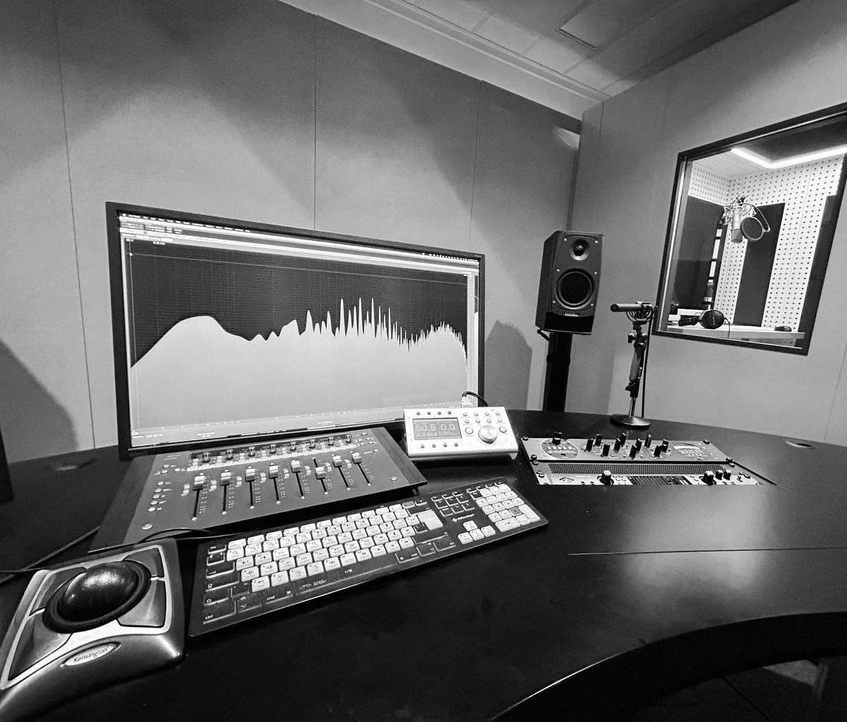 dionposdijk's tweet photo. In-The-Mix @dionposdijk #ade2023 #postpoduction #djsets #crowdnoise #ambience #liverevordings https://t.co/x3KjOeHjnD