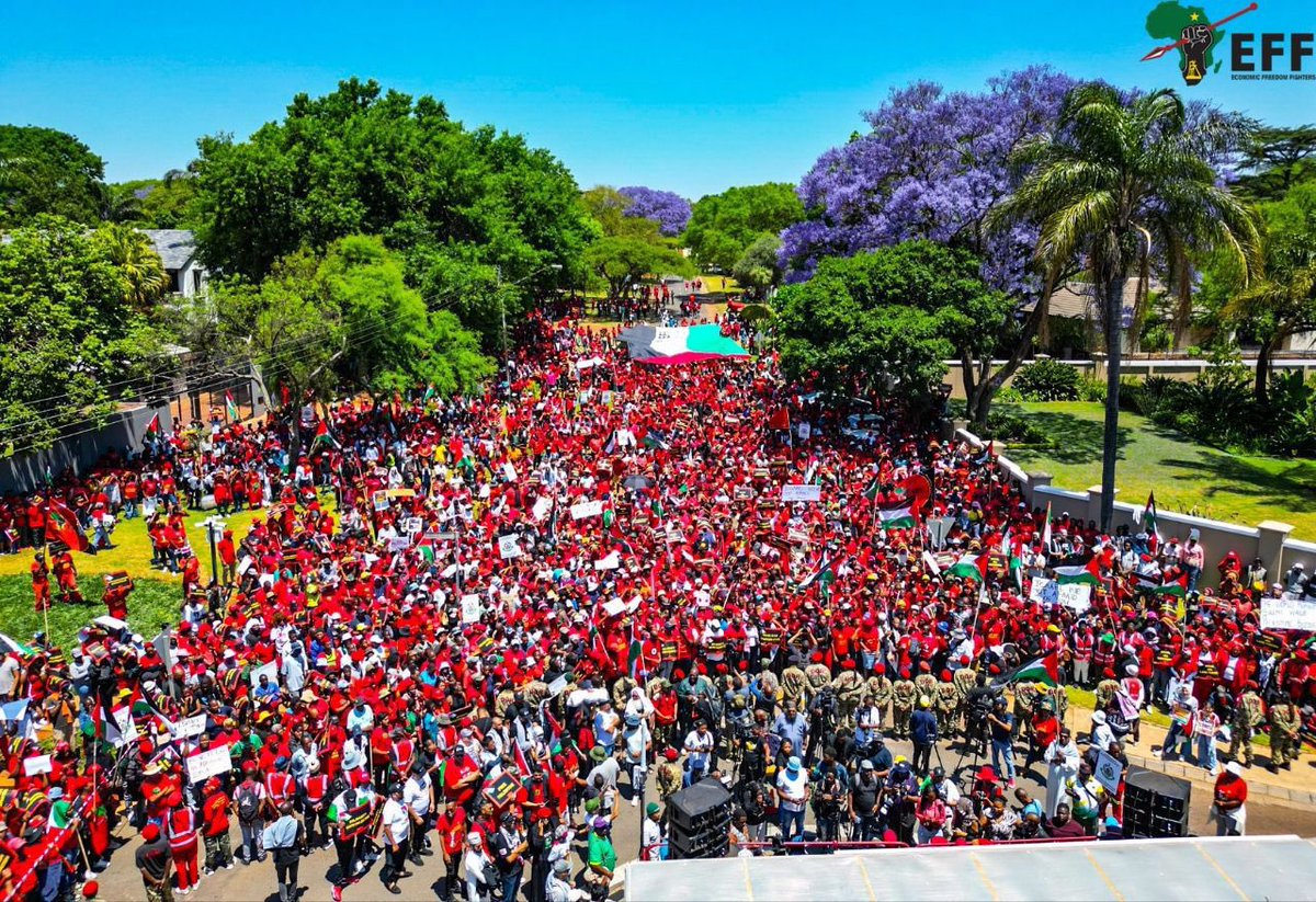 MbuyiseniNdlozi's tweet photo. The EFF Palestinian Solidarity Picket at the South Africa APARTHEID ISRAEL Embassy today #FreePalestine 📍 https://t.co/IDLTcApOrq
