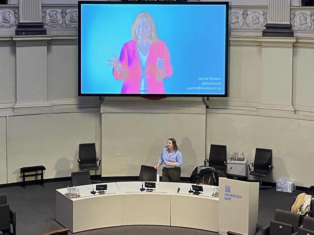 Jacotte sloot de dag 1 van #MIW23 af met een terugblik door haar carrière van wetenschapscommunicator aan <a href="/ugent/">UGent</a> tot weervrouw.

"Carrière maken in de media is vooral veel proberen, je stoute schoenen aantrekken en ervoor gaan!"

#MIW23 #Ugent #UgentComWet <a href="/DoediesZot/">Jacotte 🇧🇪🏳️‍🌈</a>