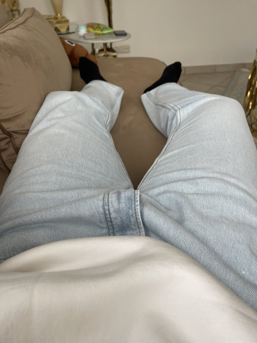 FrxyNSFW's tweet photo. need someone to suck my soul outta me while i lay here 😩
#nsfwtwt #horny #nsfw #persiandick https://t.co/7ImDUYovin