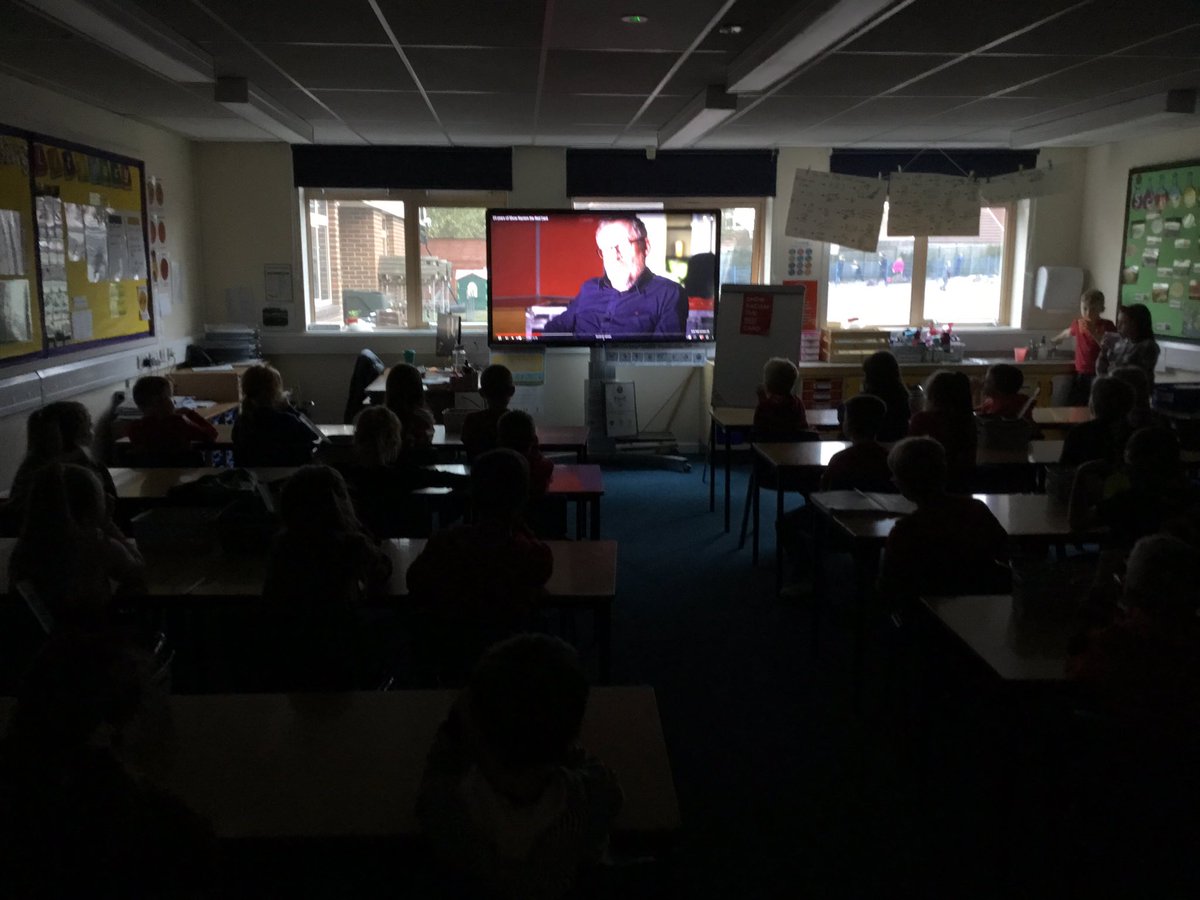 Hadrian_Park's tweet image. 3A all dressed in red to show our support for Show racism the red card day! We had a great chat about racism and learnt how often racism takes place❗️🔴 #enthusiasticelephants #year3 #3A