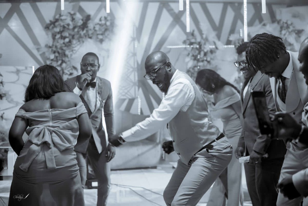 Stephennorbs's tweet photo. I spread FUN and HAPPINESS ✅

📷: @chudayoo 

@weddingsonthego_ 
@weddingdigestnaija @bellanaijaweddings @ms_asoebi @asoebi_styles @nigerianweddings 

#weddingday #asoebibella #premiummc #lagosmc #abujamc #party #bridesmaids #weddingguest #owambe #lagosweddings https://t.co/qcnXambahf