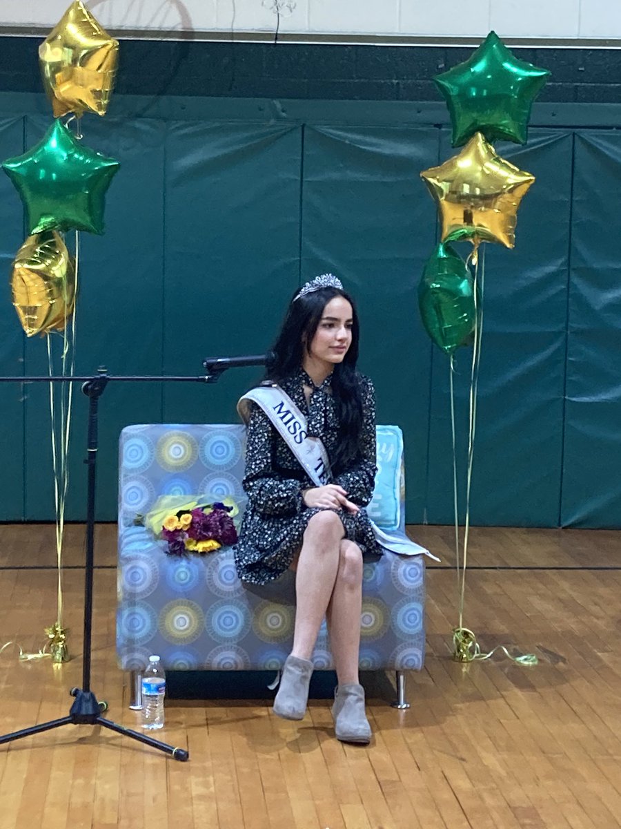 Raff5K's tweet image. Miss Teen USA UmaSofia - a @MtTaborSchool graduate in the house reading her book The White Jaguar to our Timberwolves for #ReadtoaChild week