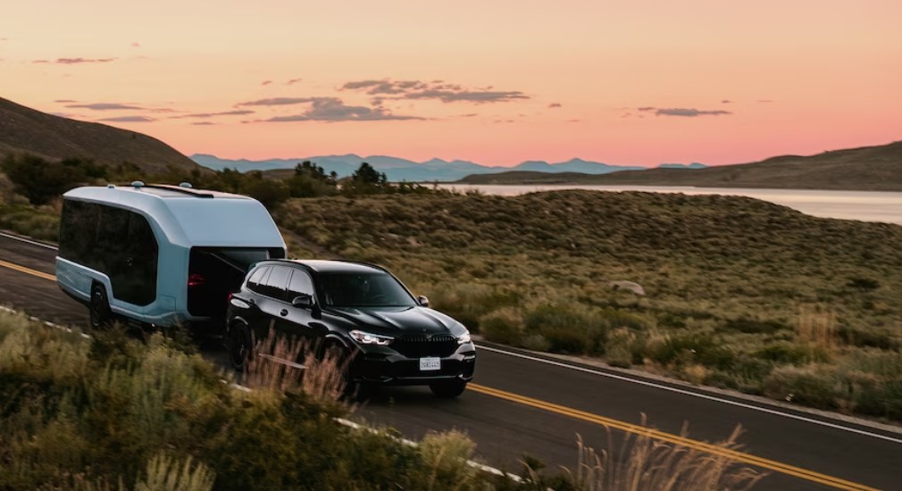Préparez-vous à un voyage révolutionnaire ! Pebble dévoile la Pebble Flow, le VR du futur, avec un coefficient de pénétration de l'air 300 fois plus bas que les caravanes traditionnelles.
campingcaravaningmag.ca/en-route-vers-… #vr #innovations
