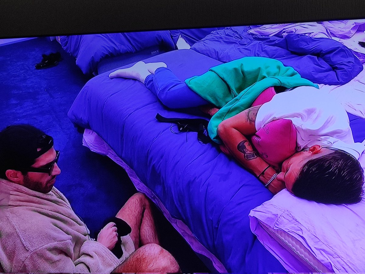 Plnc_Lydia's tweet photo. QUE LUITONGO ESTA TRISTE XQ SE PENSABA AYER Q EL ERA EL DEL 5%
J
A
J
J
A
J
A
J
A
#GHVIP23O #GHVIP23 https://t.co/2kr69AiY5j