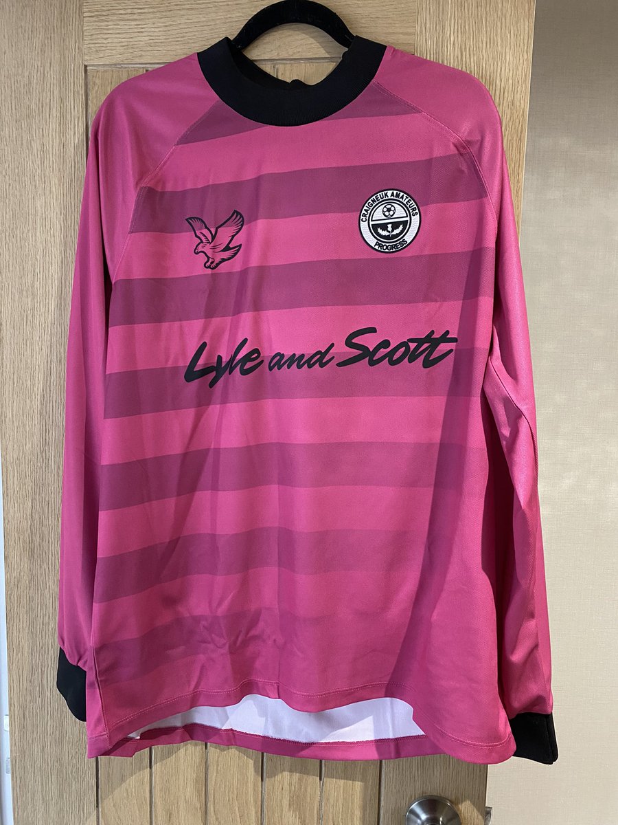 Craigneuk_SMA's tweet photo. Craigneuk SMA are delighted to have been selected as a kit partner with world renowned brand, Lyle and Scott! 

Thank you for our kits which will be worn for the remainder of the season

Come on the Neuk! 
#LyleandScott
#dareto_
#kitsforclubs
@lyleandscott https://t.co/IeUl6JsALN