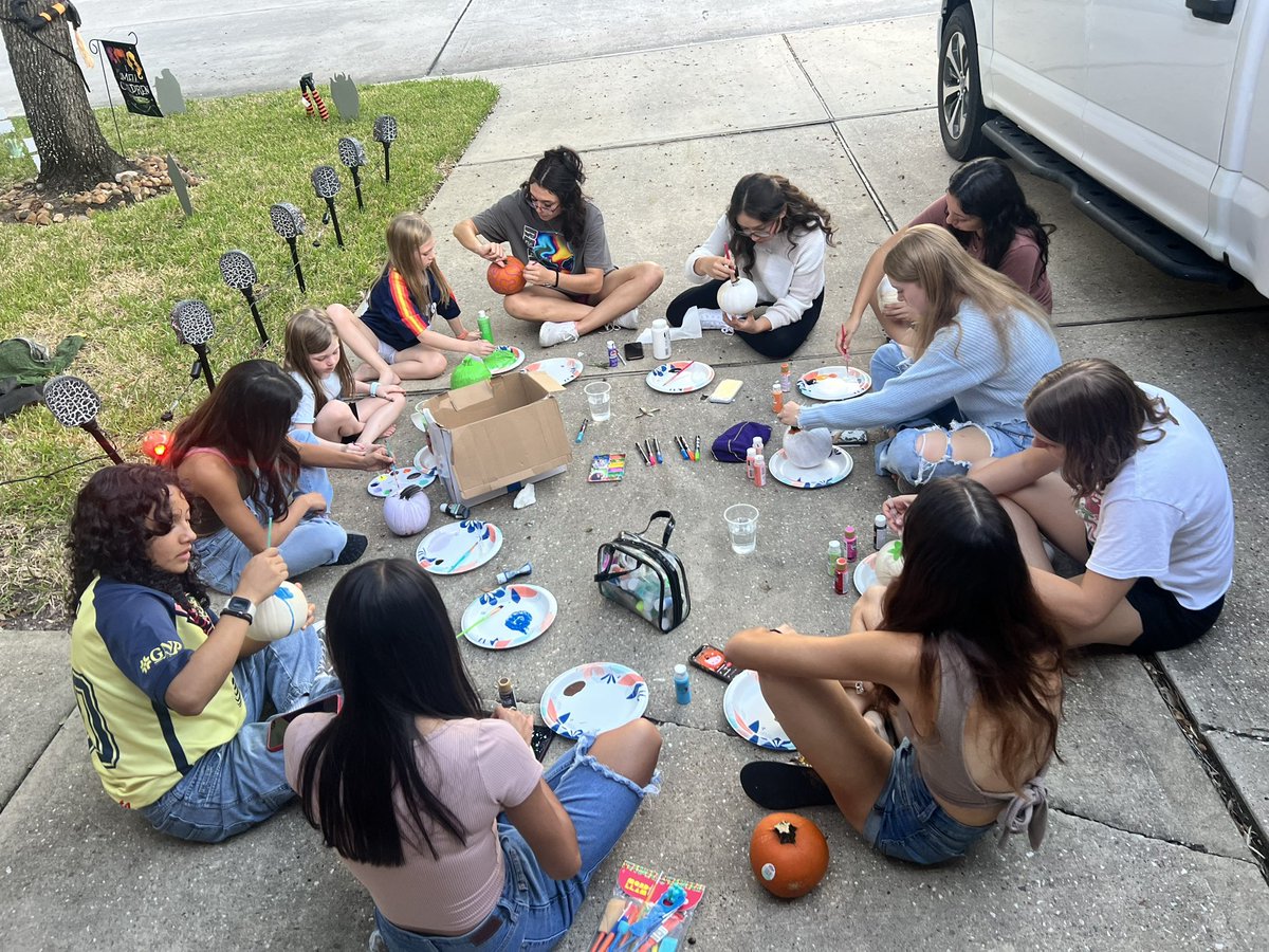 ShsgirlstrackX's tweet photo. Regionals dinner and team bonding for our LadyCats! @Athletics_SISD @SplendoraISD @SplendoraHigh https://t.co/2ztoIHoPrl