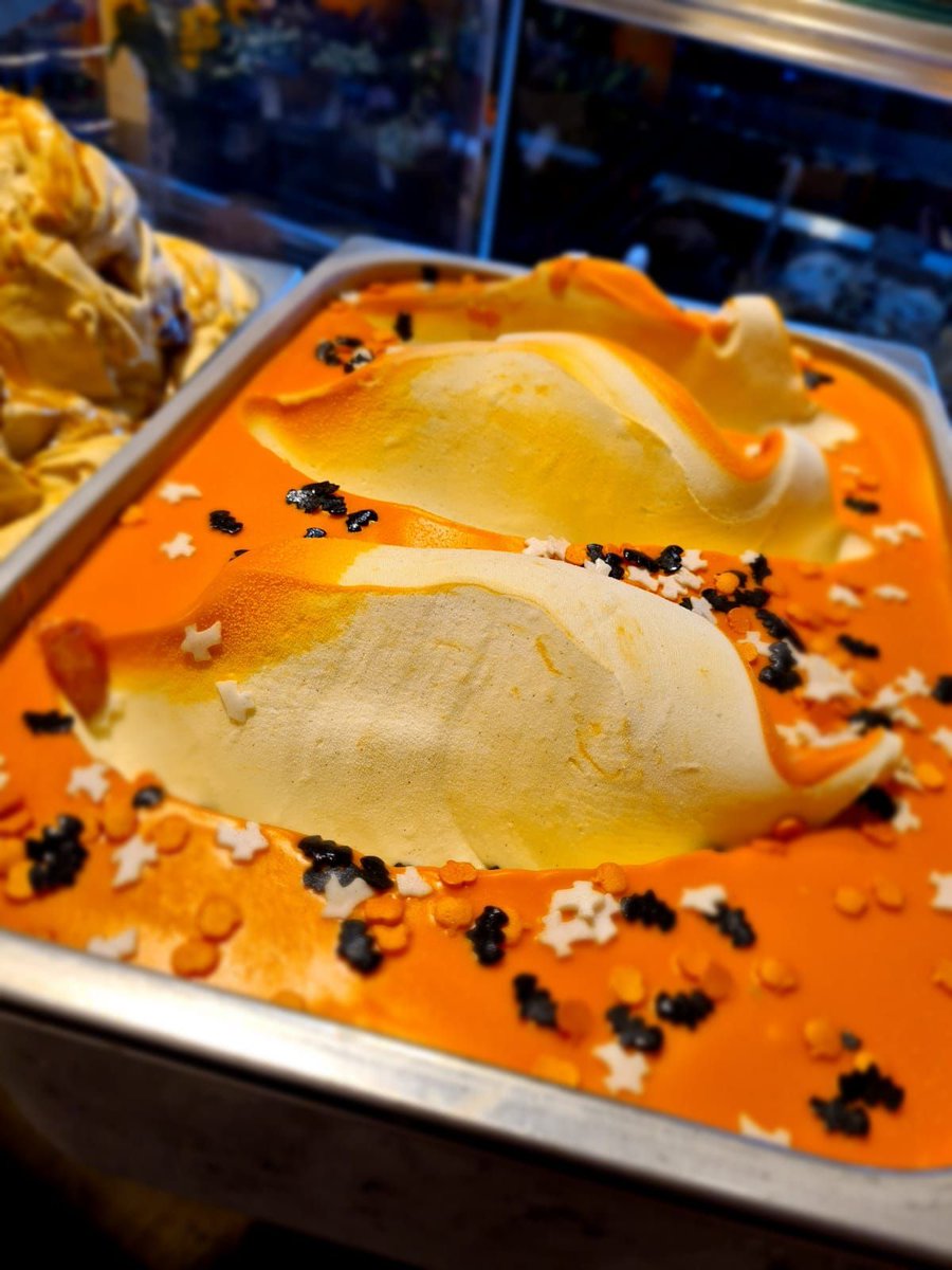 Halloween, but make it delish 😋

We reckon white chocolate and orange is a winning combo, whatever the season 🍊💫🧡

Have you tried it?

#HalloweenFlavours #GelatoFlavours #WhiteChocolate #Orange #Halloween #IceCream #Sprinkles #Gelato