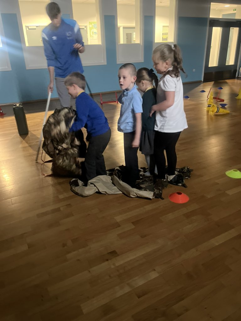 WhitehouseHull's tweet photo. This morning Class Johnson completed a Commando Joe’s mission to escape puddings lane across the Thames, the class work excellent as a team! #whitehousepru #commandojoes
#missioncomplete #escapepuddinglane #riverthames #greatfireoflondon #classjohnson https://t.co/rNlTwdpAm0