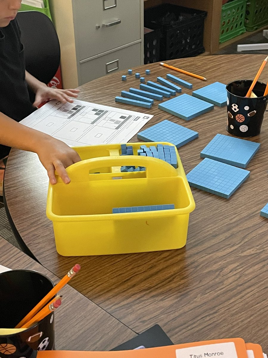 sarahbear2_2000's tweet photo. Composing numbers and showing that in more than one way #hands2mind #base10 @NorthwestISD @PrairieViewES @bailey_nisdrti https://t.co/9FavW8c1zf