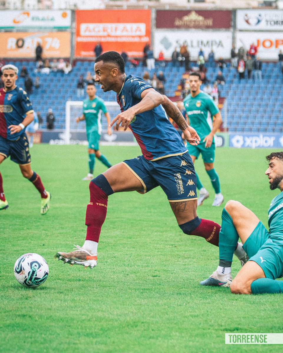 scu_torreense's tweet photo. 📸 𝗥𝗲𝗴𝗶𝘀𝘁𝗼 𝗙𝗼𝘁𝗼𝗴𝗿𝗮́𝗳𝗶𝗰𝗼
🏆 Futebol | #TaçaDePortugalPlacard | 3.ª Eliminatória
🆚 Torreense x Rio Ave
#PaixãoAzulGrená #SCUTRAFC https://t.co/jMbxoSYErt