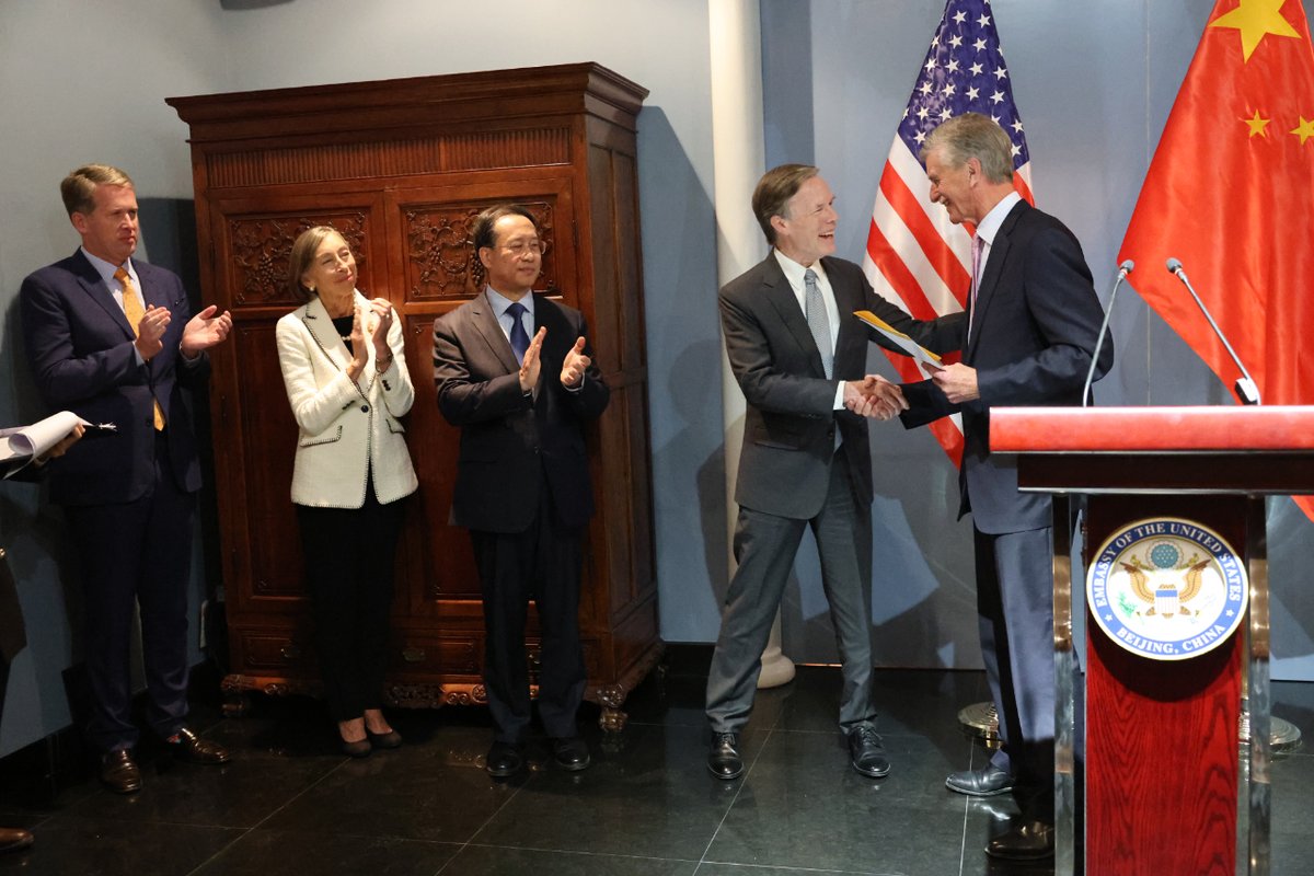 BushFdn's tweet photo. The George and Barbara Bush Foundation is grateful to @USAmbChina for honoring President and Mrs. Bush by naming the U.S. Ambassador’s residence in Beijing the “Bush House” and keeping their legacy alive in China. https://t.co/4CsBH1aFwq