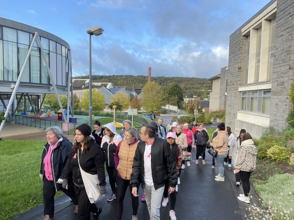 foundever_fr's tweet photo. 40 de nos collaborateurs à #Rouen ont marché pour Octobre Rose avec l'association RandoDéville, récoltant 240€ de dons pour la recherche du cancer du sein. Merci à tous ! 👟🎗️

#OctobreRose #MarcheRose #Sensibilisation #Solidarité