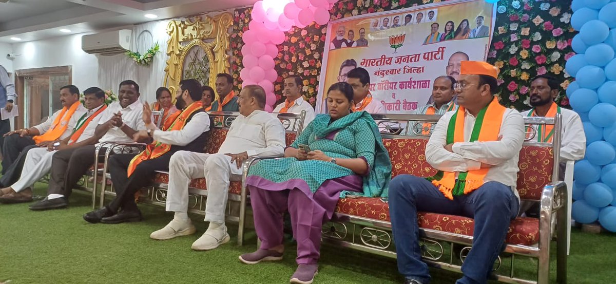 TusharRandhe's tweet photo. महाविजय संकल्प 2024 अभियानांतर्गत
नंदुबार विधानसभा सुपर वॉरियर कार्यशाळा व नवनियुक्त जिल्हा कार्यकारिणी बैठक शहरातील कन्यादान मंगल कार्यालय येथे संपन्न झाली. 
@BJP4India @narendramodi 
@AmitShah @Dev_Fadnavis @cbawankule @DrHeena_Gavit @DrVijayKGavit @iVijayChaudhari https://t.co/kd7fGOcoBM