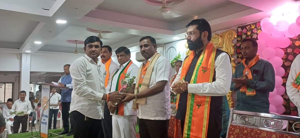 TusharRandhe's tweet photo. महाविजय संकल्प 2024 अभियानांतर्गत
नंदुबार विधानसभा सुपर वॉरियर कार्यशाळा व नवनियुक्त जिल्हा कार्यकारिणी बैठक शहरातील कन्यादान मंगल कार्यालय येथे संपन्न झाली. 
@BJP4India @narendramodi 
@AmitShah @Dev_Fadnavis @cbawankule @DrHeena_Gavit @DrVijayKGavit @iVijayChaudhari https://t.co/kd7fGOcoBM
