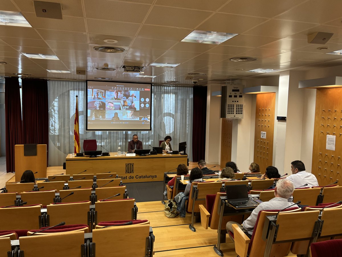 CTESC's tweet photo. #DictàmensCTESC #ImpostEmissions #Vaixells
📣El CTESC aprova el dictamen sobre l'Avantprojecte de llei de l'impost sobre les emissions portuàries dels grans vaixells👉https://t.co/KuMGFtSTQw
📌Considera l'impost essencial, però alerta que l’import podria no ser prou dissuasiu
FIL https://t.co/dQhHhvJY9P