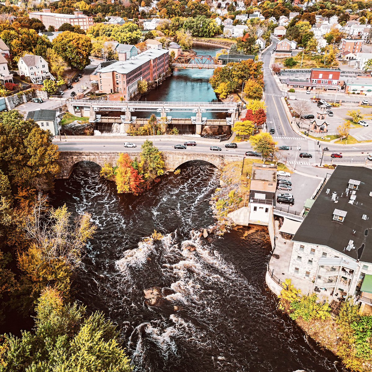 WhatsgoingonRI's tweet photo. The Blackstone River in Woonsocket, RI πππ’πͺ¨ππ #woonsocketri #rhodeisland #blackstoneriver #woonsocket #whatsgoingoninrhodeisland https://t.co/O3gP5vEGwk
