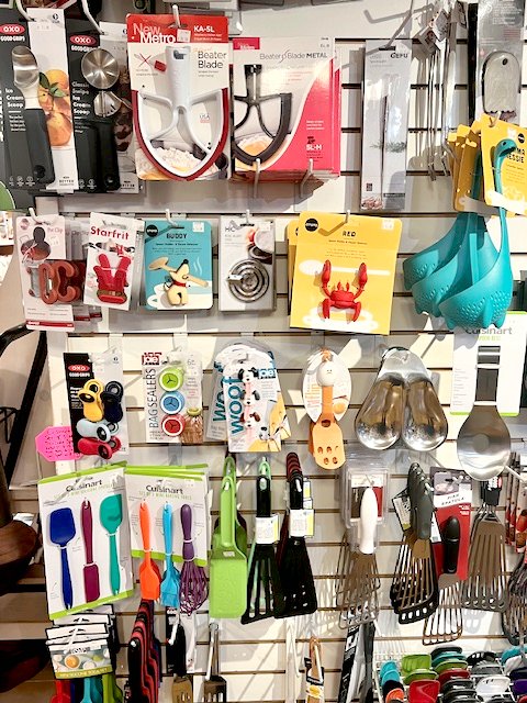 RetailCouncilNY's tweet image. Rebecca, owner of @thecooksworld in Rochester, shared with us her tips for must-have kitchen items, splurge items worth the investment and gift ideas for the cook or baker in your life. Read our conversation below. #RochesterNY #kitchenstore #shoplocal 

retailcouncilnys.com/rebeccacookswo…