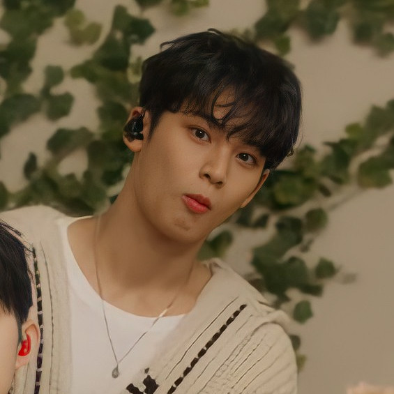 DutchCarat's tweet photo. Hey, psst... Heineken..! Like this tweet if, no joke, a @pledis_17 #SEVENTEEN x @Heineken collab is actually really gonna happen this year... 👀 https://t.co/bdJAkdUtN1