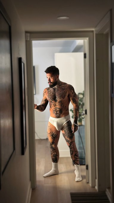 come to bed, I'll be gentle. 🥀 https://t.co/yWKfTwpa8j<a href="/tag/selfie"class="tags"><span>#selfie</span></a>