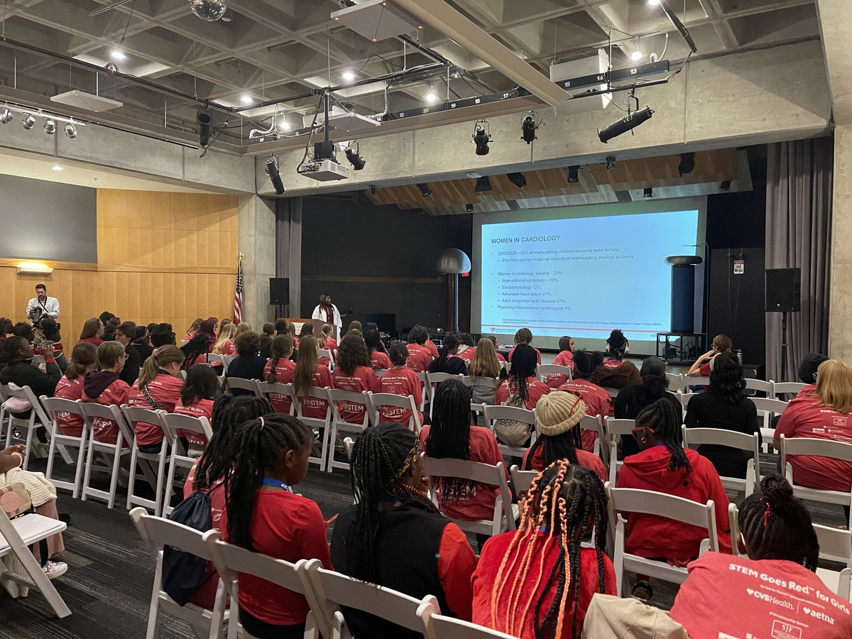 ⁦@HarringtonHVI⁩ ⁦@UHhospitals⁩ ⁦@ACUkaigweMD⁩ ⁦⁦@AHAScience⁩ ⁦#STEMGOESREDCLE Dr Ukaigwe sharing her career path with young female students ⁦@DanSimonMD⁩ ⁦@JunLiMD⁩ ⁦@thammad2010⁩