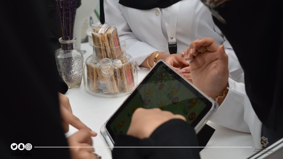 #الصحة_النفسية هي أولوية، ونحن نحمل مسؤولية تعزيزها. 
يسرنا أن نعلن عن اليوم الأول من مشاركة نادي جرعة الصيدلي في نشر الوعي حول العلاج الدوائي والتداوي بالأعشاب والتي تهدف إلى تعزيز أهمية الرعاية الذاتية والتوازن العقلي والعاطفي، وتشجيع الناس على الاستثمار في صحتهم النفسية.