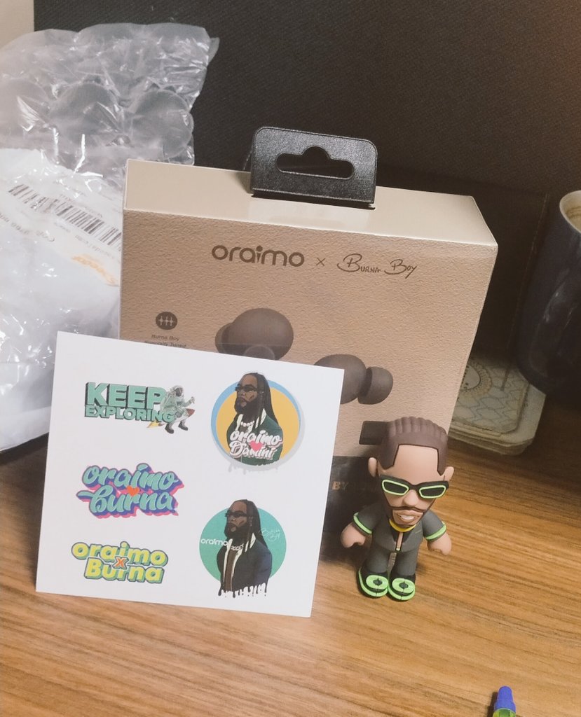 Tejuadultface's tweet photo. Before meets after๐๐
My sister called & said the moment she saw @burnaboy she knew I was gonna get it ๐คฃ๐คฃ
@OraimoMate you're doing well
#OraimoXBurnaBoy
#Spacepods https://t.co/ZpxvgzcktO