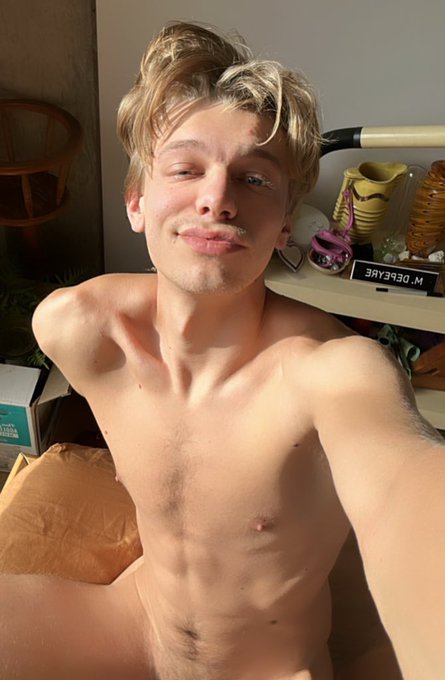 Good morning twitter ☀️😴 https://t.co/Qe5ozYQmmk