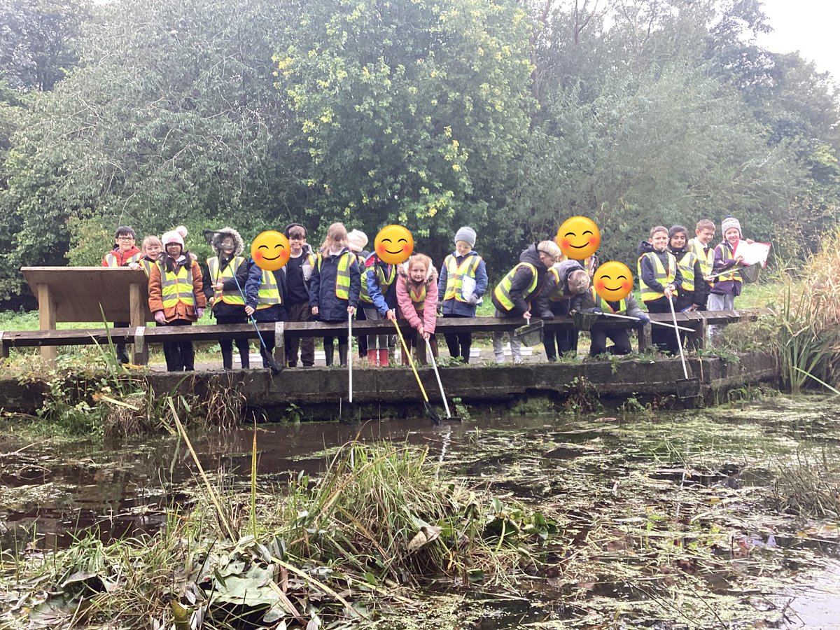 RegentFarmFirst's tweet photo. Year 4 had an explorative afternoon collecting data at St Nicholas Park on vertebrates, invertebrates, flowering and non-flowering plants. We will return again to measure and compare our results when the seasons change! @NorthWildlife #wildlife #reallifescience https://t.co/U4LjCk0i7g