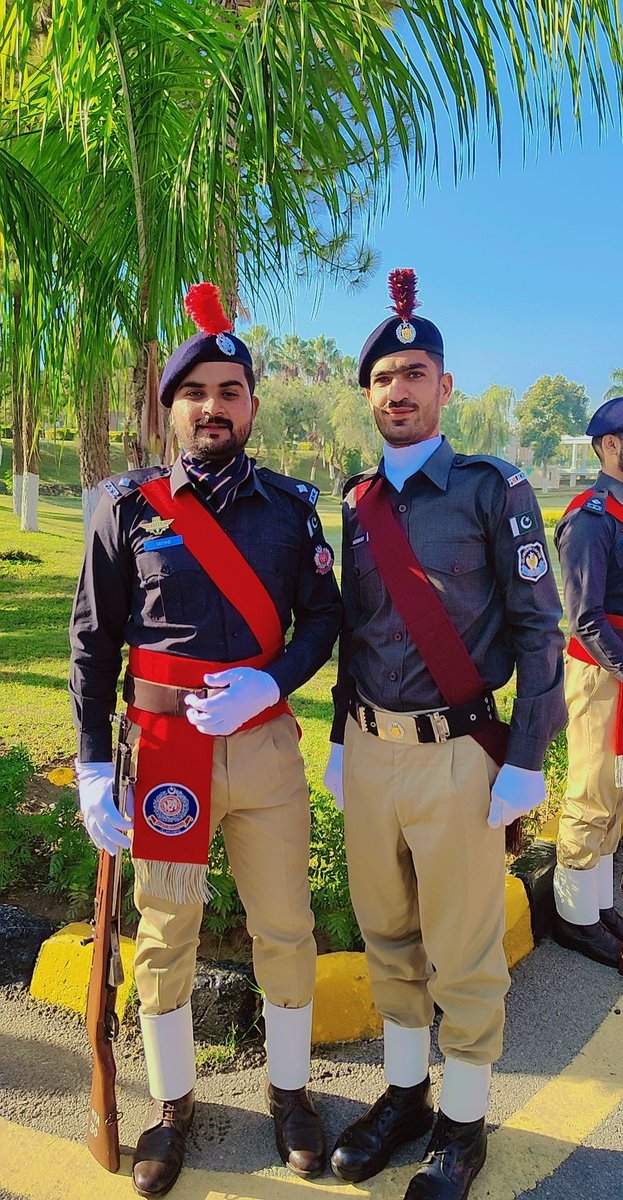 Mehransherpaoo's tweet image. بہت بہت مبارک ہو سر اللّٰہ پاک مزید ترقی دے اور صدق دل سے قوم کی خدمت کرنے کی توفیق عطا فرمائے۔ #امین
@TayyabWazir123 
#CSS2020 #CSA  #49thCTP #PASSINGOUT 
#49th_STP Passing out of #NPA
