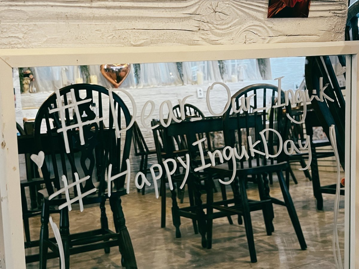 lucete_sig's tweet photo. 💜HAPPY INGUK DAY💜

생일 당일에 다녀온 생카🎉
잉구기 가득한 곳에서 또 행복한 시간 보내고 옴🥹
잉국 가득한 생카 열어주셔서 감사합니다🫶
@dearouringuk

#서인국 #SeoInGuk #ソイングク 
#HappyIngukDay
#Dear_Our_Inguk https://t.co/ZIwSkGck9R