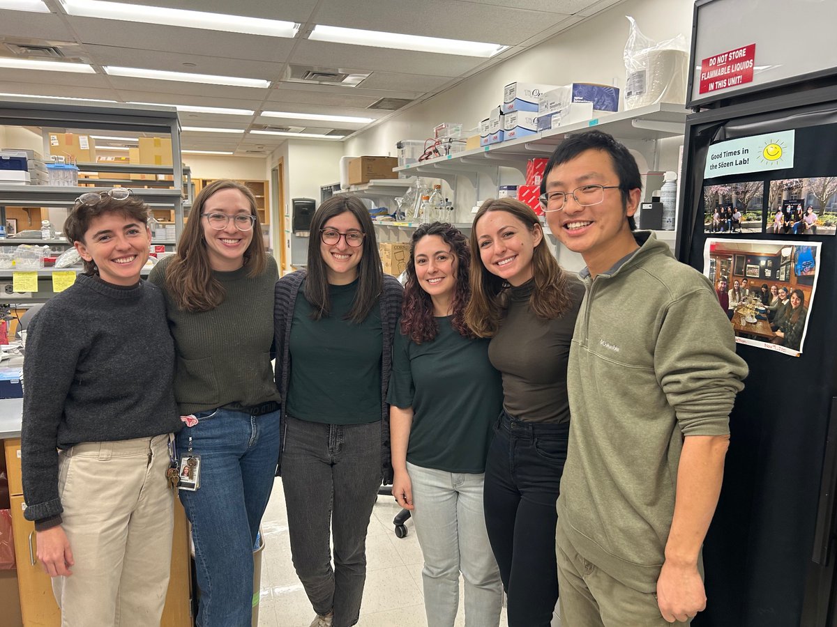 On Mondays we unintentionally match 😂 can you tell we spend a lot of time together? Love this group #SozenLab #DevelopmentalBiologists @YaleGenetics 🔬