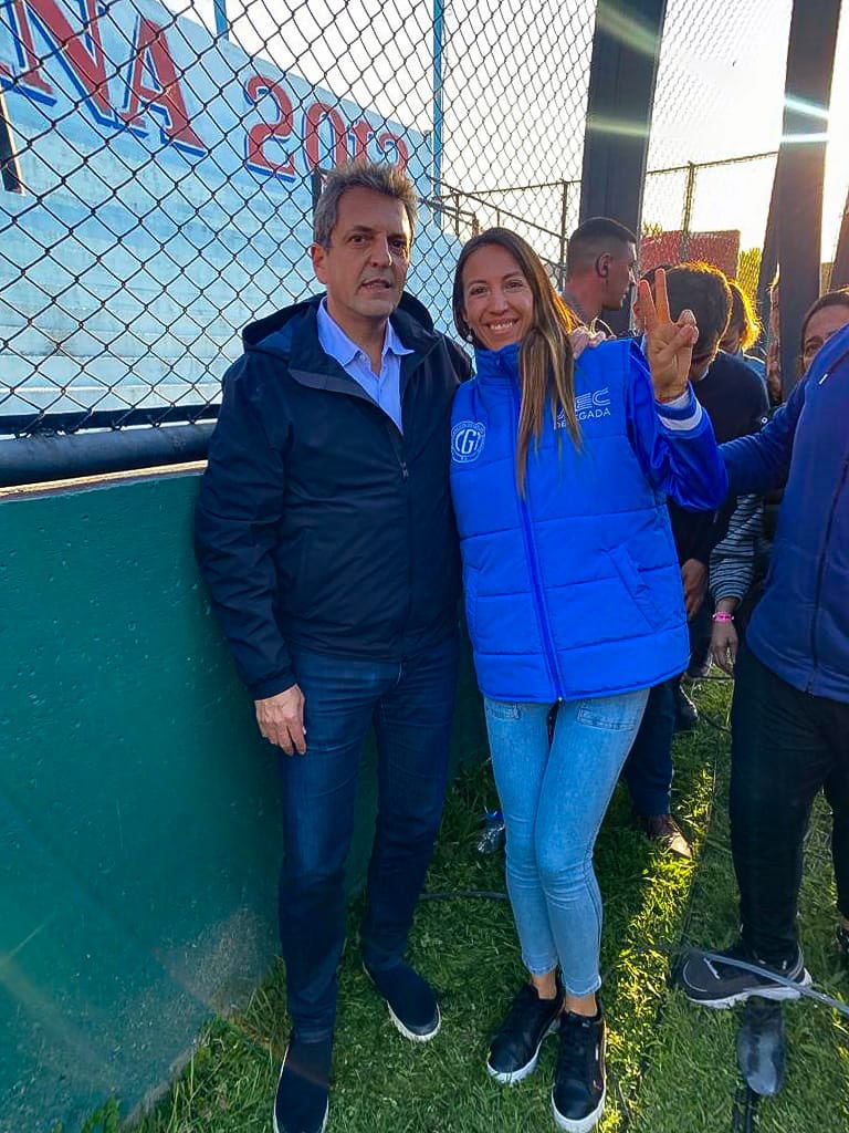 sabriparedessec's tweet photo. No solo nos sacamos la foto… nosotr@s la militamos !! 🇦🇷✌️#MassaPresidente 
#Militancia 
@SergioMassa @JP_Sec @Esp_Militante https://t.co/uUBYN2Ucqh