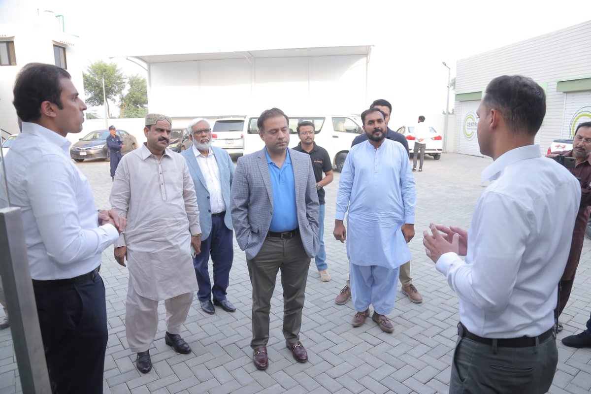 agri_department's tweet photo. Secretary Agriculture Punjab Nadir Chattha is inspecting one stop shop at District Okara
#agriculture 
#onestopshop https://t.co/TKzi8QJ6oM