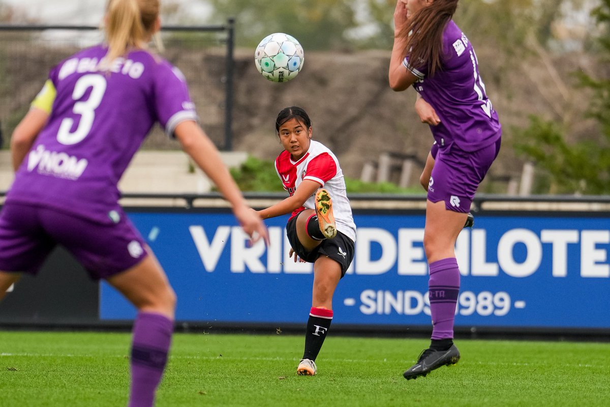 FeyenoordV1's tweet photo. 𝐅𝐫𝐢𝐞𝐧𝐝𝐥𝐲 𝐰𝐢𝐧: ✓

Feyenoord heeft maandagmiddag Sparta Rotterdam in een oefenwedstrijd met 7-2 verslagen. 👏 https://t.co/xZym3dmvZn