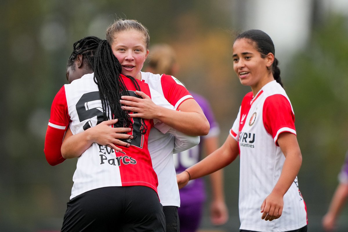 FeyenoordV1's tweet photo. 𝐅𝐫𝐢𝐞𝐧𝐝𝐥𝐲 𝐰𝐢𝐧: ✓

Feyenoord heeft maandagmiddag Sparta Rotterdam in een oefenwedstrijd met 7-2 verslagen. 👏 https://t.co/xZym3dmvZn